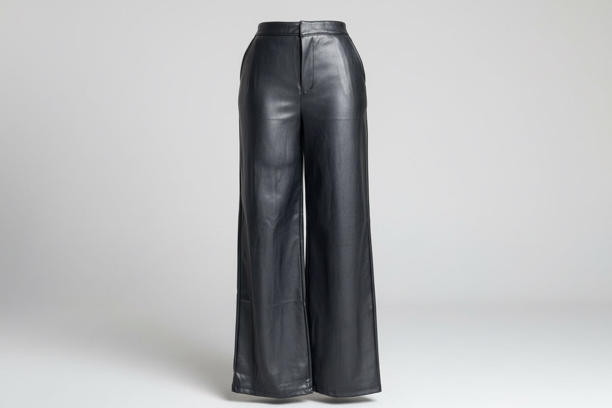 Pantalón Negro Tipo Piel Wide Leg.