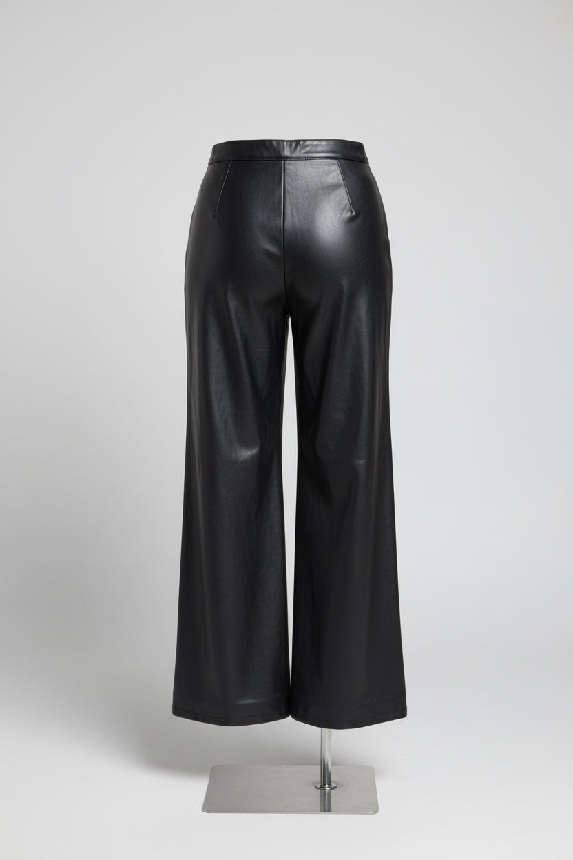 Pantalón Negro Tipo Piel Wide Leg.