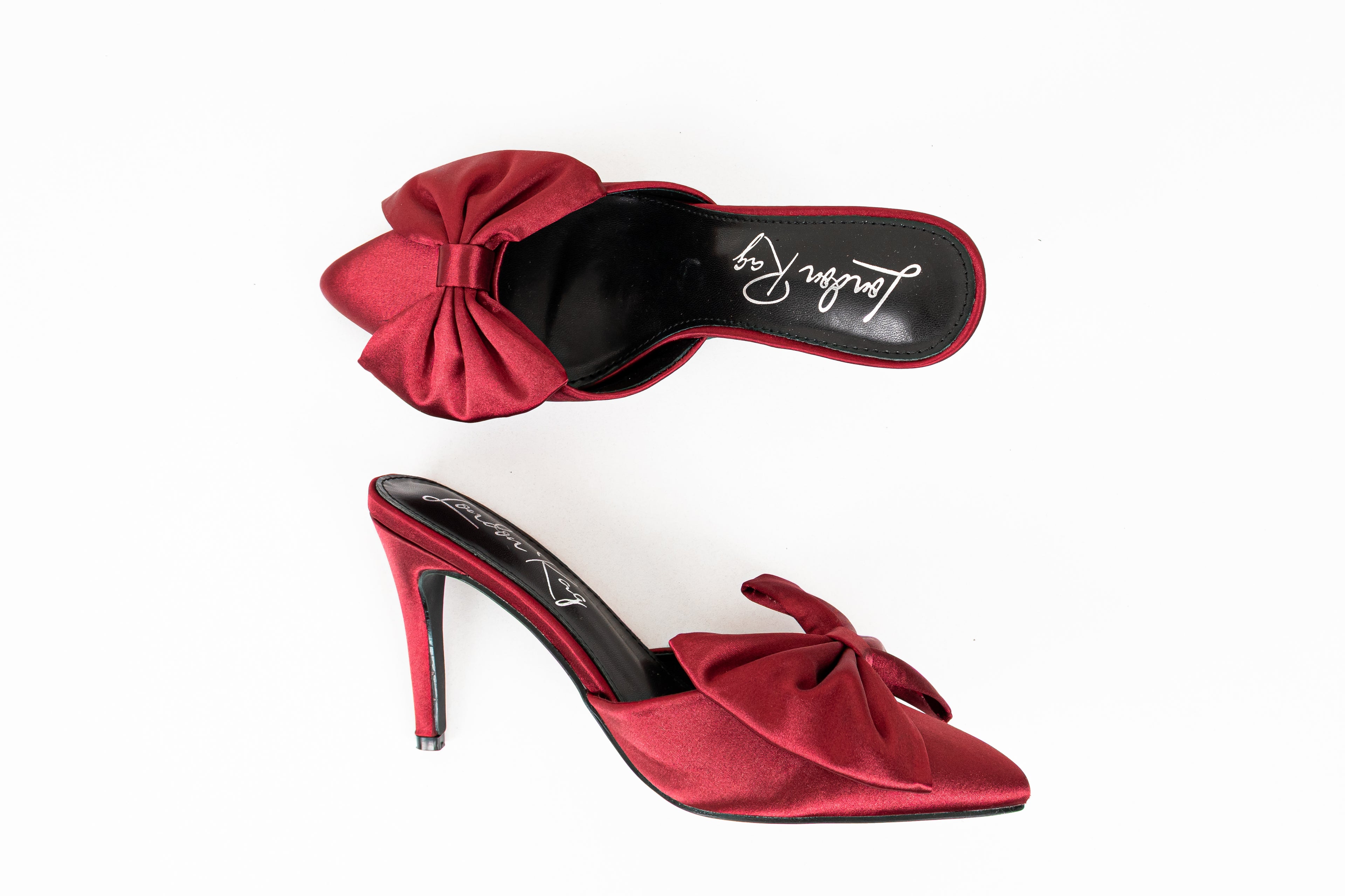 Zapatilla roja moño